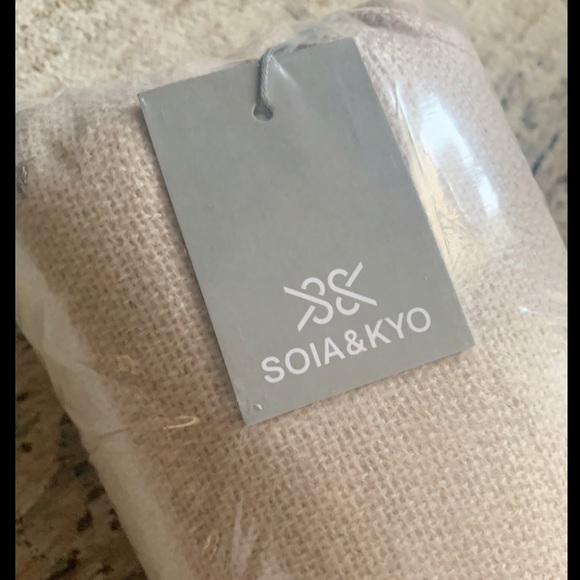 SOLD Soia & Kyo | Woven Scarfigan Fringe in Quartz - Picture 9 of 10